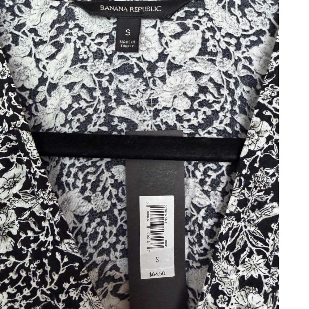 Banana Republic Womens Black White Floral V-Neck Wrap Top Size S NEW w/ Tags - Picture 3 of 6